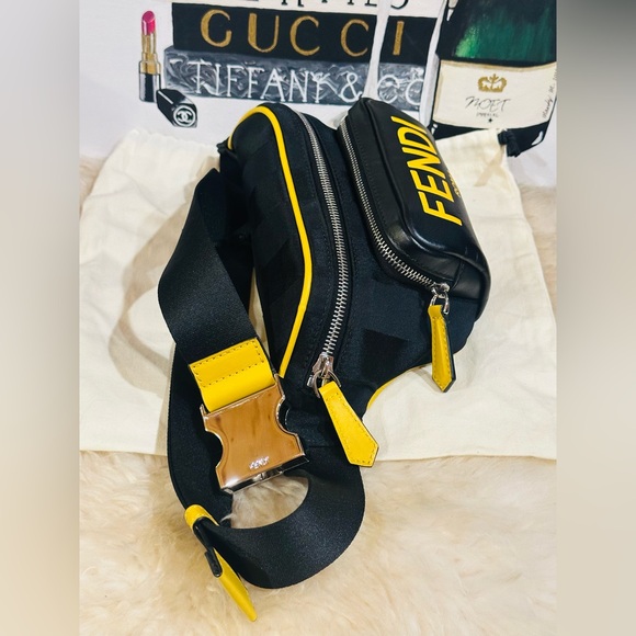 ๐ฅ FENDI BELTBAG BUMBAG CROSSBODY BAG w/ Dust Bag Size W 11โ X H 5.5โ - Picture 8 of 17
